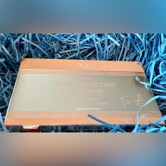 PUR Cosmetics 4 in 1 Skin Perfecting Powders Face Palette in Fair Light - Picture 9 of 10